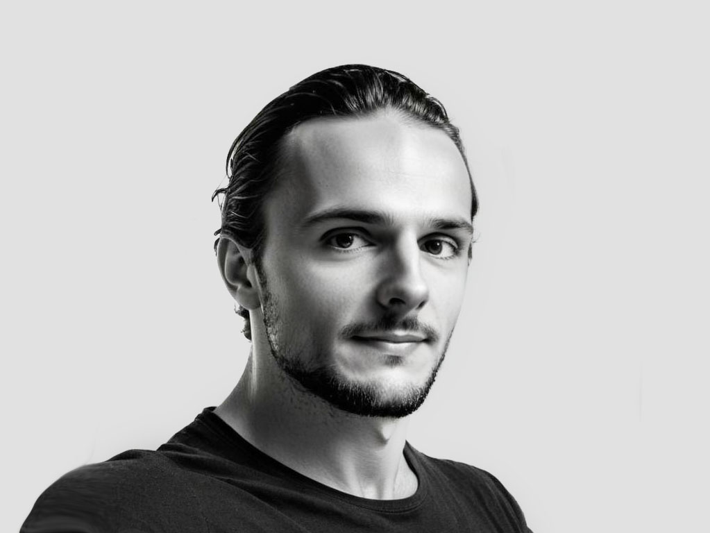 Volumineux Profile Picture Portrait